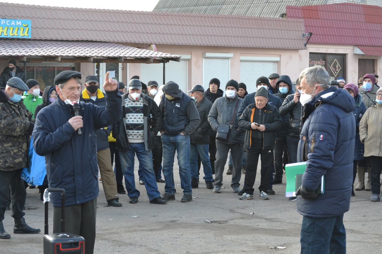 Южноукраинск - это Константиновка-2, а пгт - это Константиновка-1. Город атомщиков обязан Константиновке, потому что построен на ее землях
