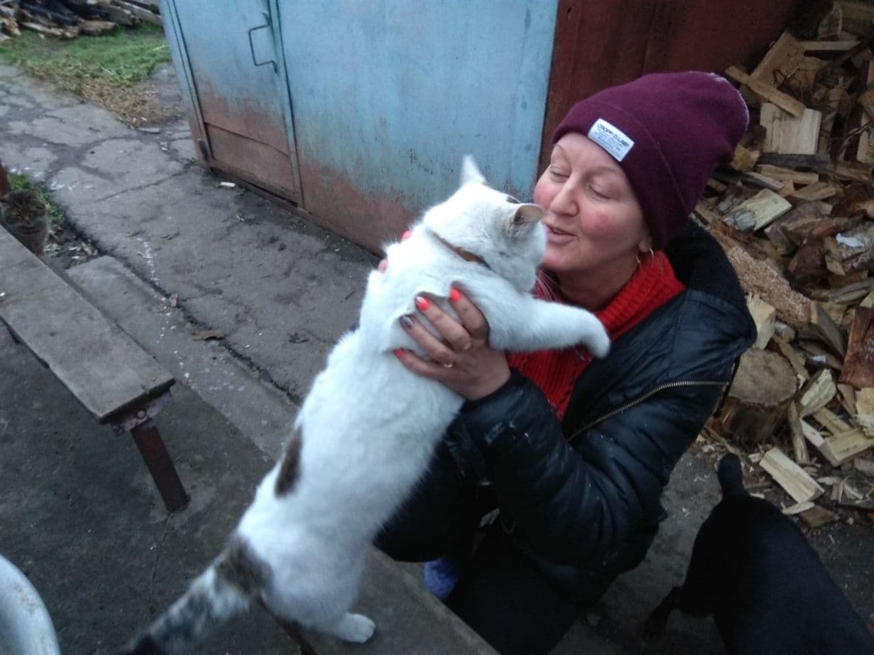 Вона не уявляє свого життя без кішок