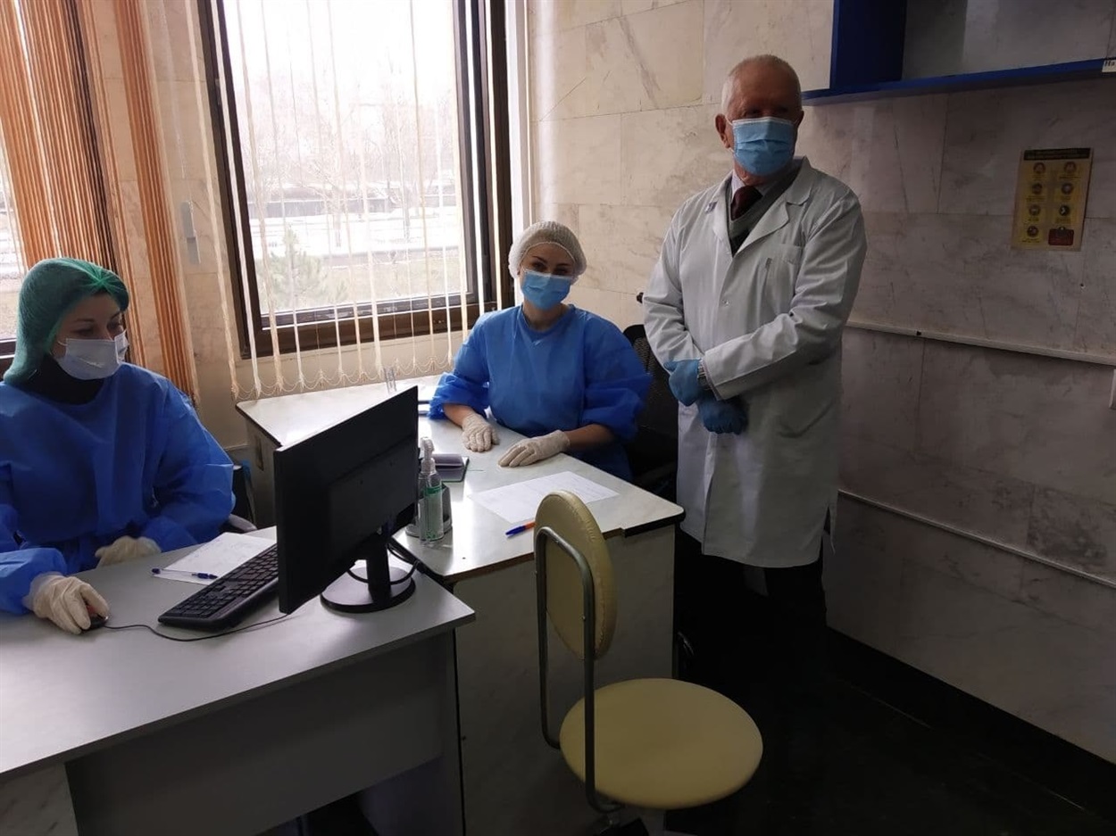 Специально обученная бригада готова к работе с вакциной, но контроль со стороны руководства не помешает