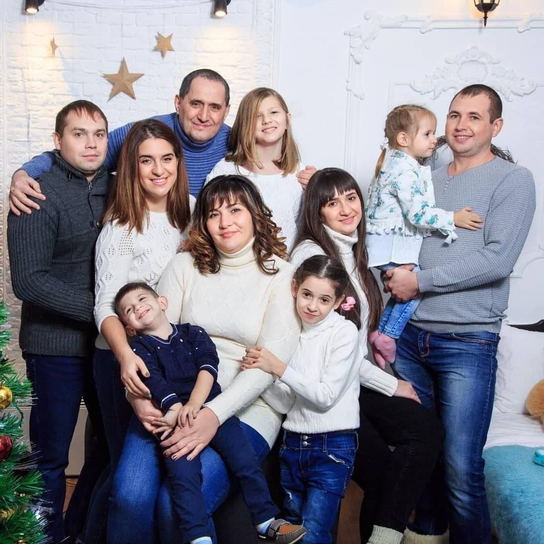 Родина у повному складі. На фото навіть зяті Ольги.