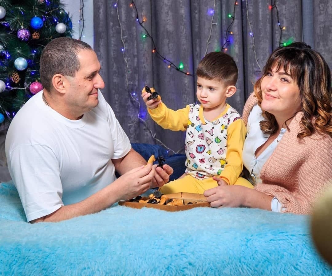 Подружжя дяченків з синочком