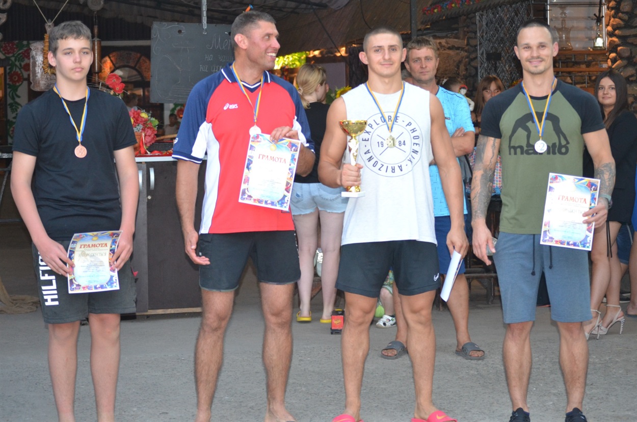 Четвірка достойних спортсменів.
