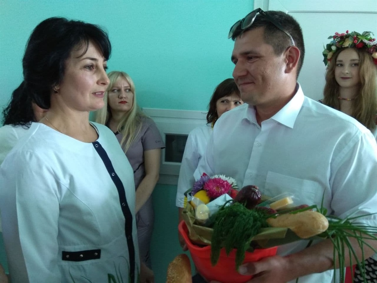 Урочисте відкриття третього поверху.  Зоя Нечитайло висловлює вдячність  Дмитру Литвиненку.