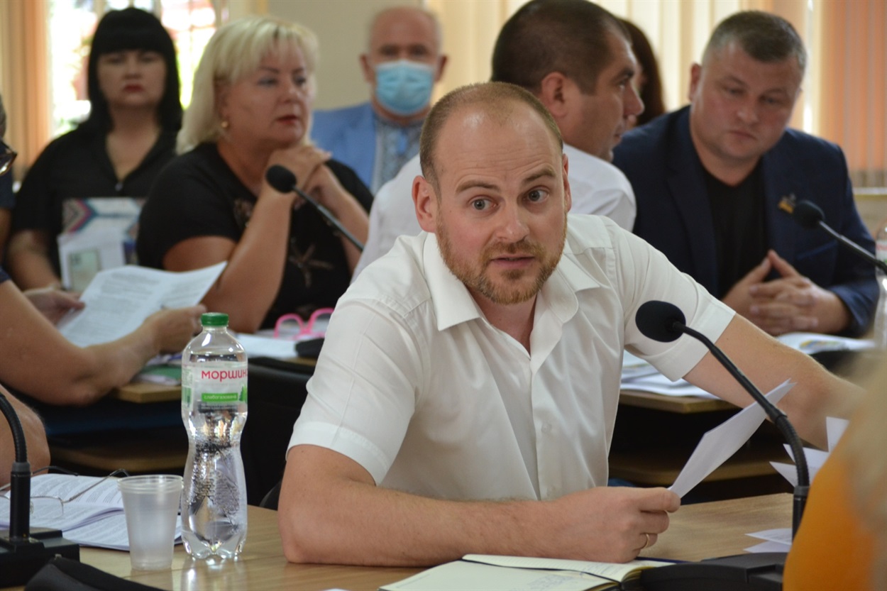 Микола Пелюх сумнівається у доцільності деяких витрат.