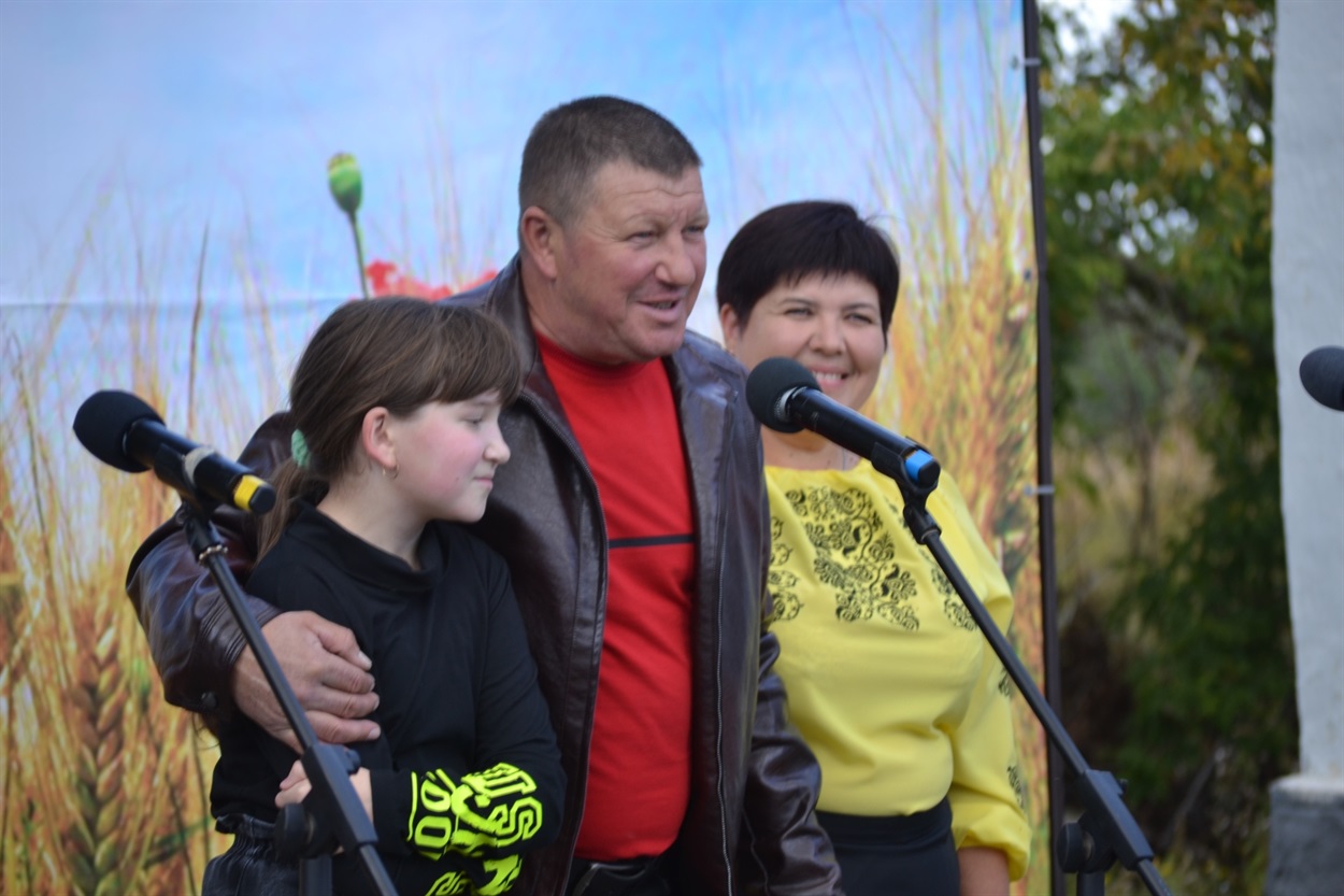 За рік у родинах Панкратових, Міхалйліченко та в Березенків побували лелеки і принесли двох чудових дівчинок та хлопчика. Подарунки подарунки приймають більш старші члени сімей
