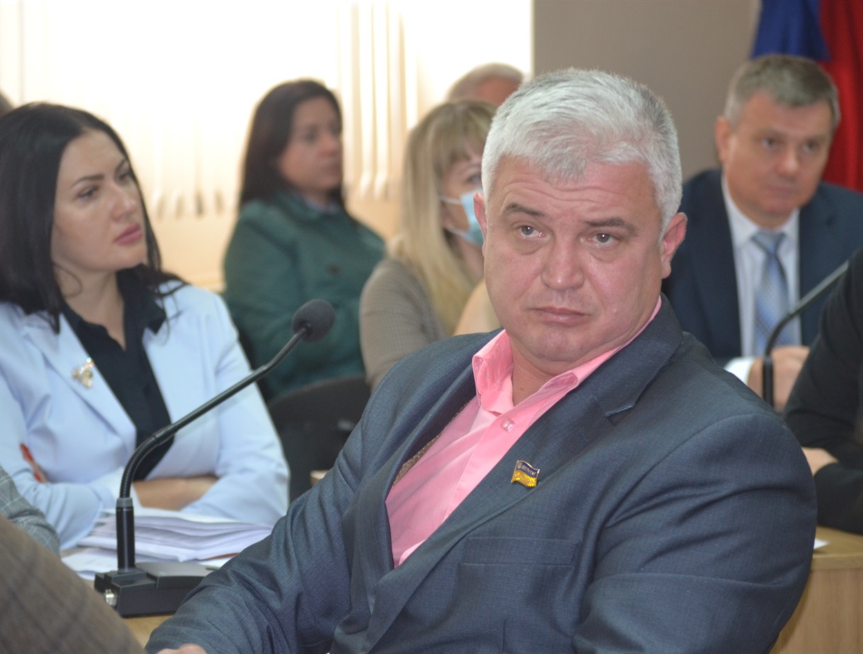 Дмитро Мірошник не зовсім згоден з вибором дворів для капремонту.