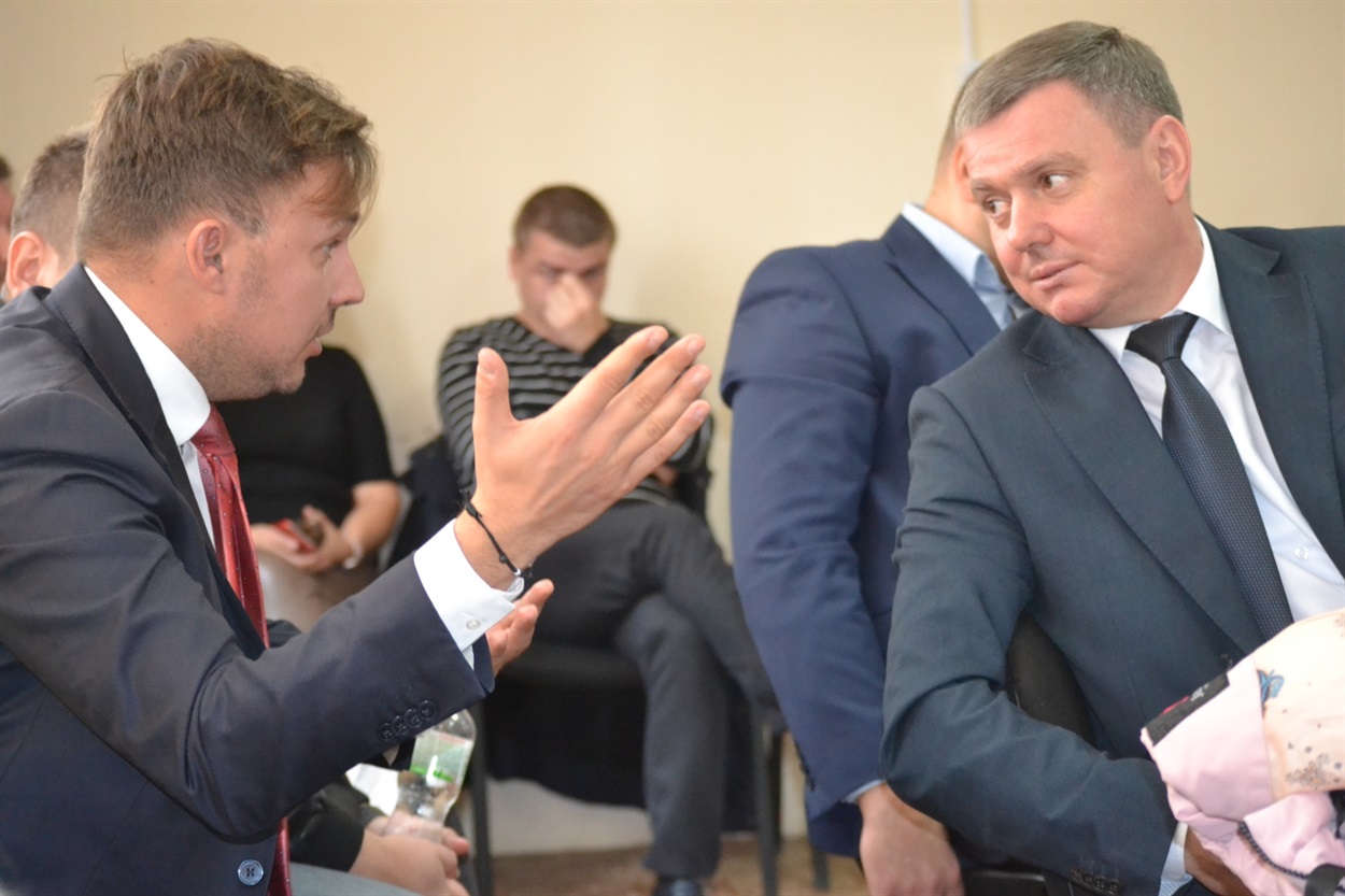 Після промови Атрем Чорноморов ще деякий час перебував у залі засідань