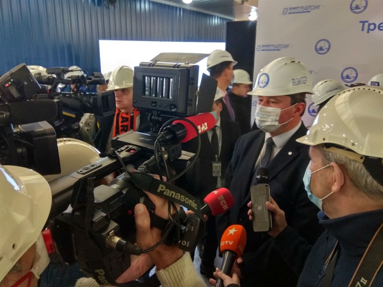 Генеральний директор Южно-Української АЕС Ігор Полович спілкується з масмедіа.