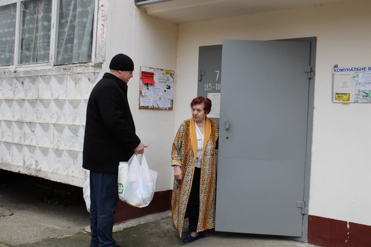 Продуктові набори від ПрАТ "Юженергобуд" для людей, що перебувають у скруті