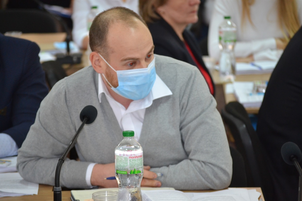 Микола Пелюх переймається долею безпритульних тварин