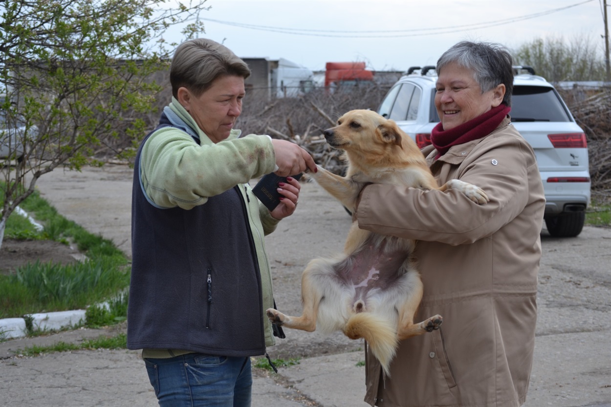 Людмила Самчинська не приховує щасливу усмішку. 