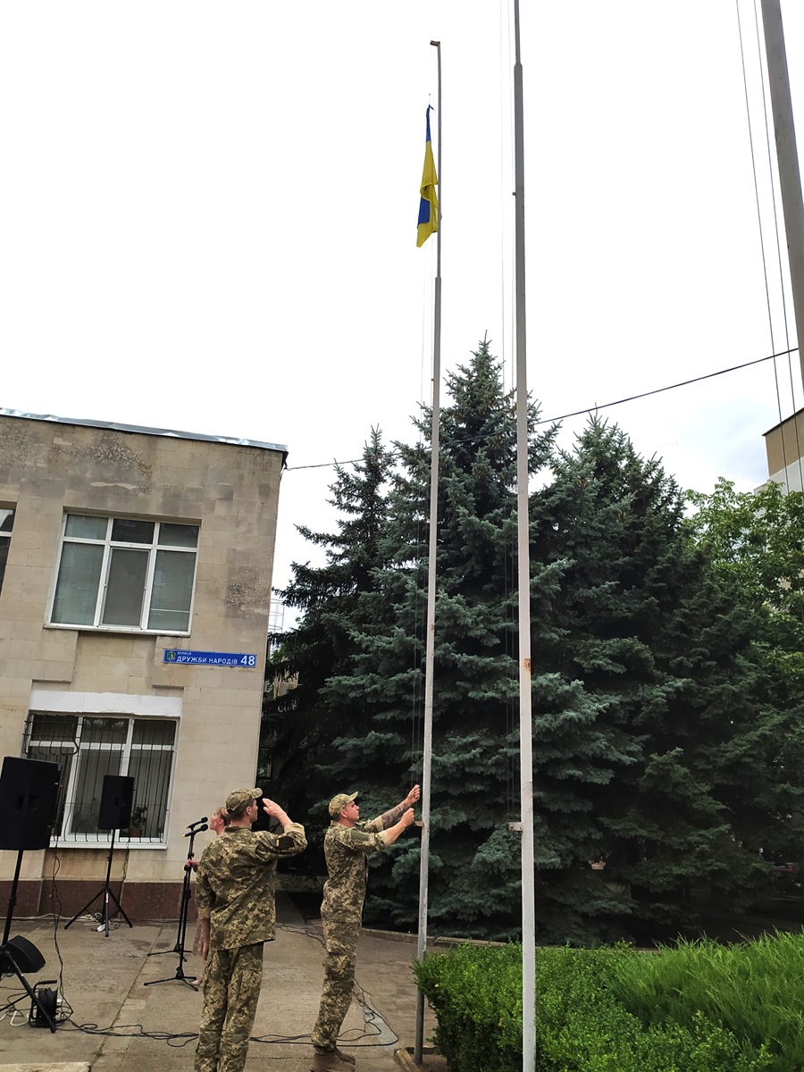 Підняття державного прапора 