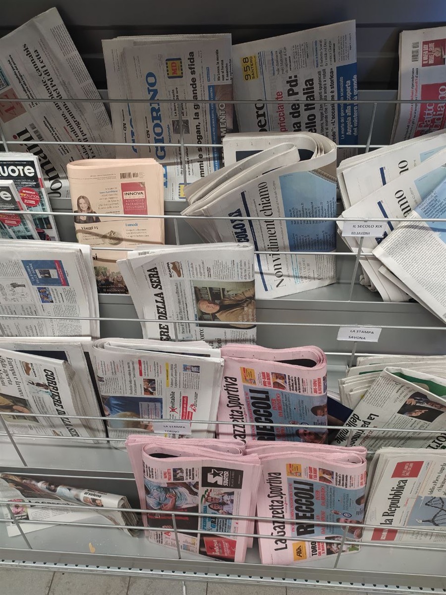 Поличка в італійському супермаркеті 