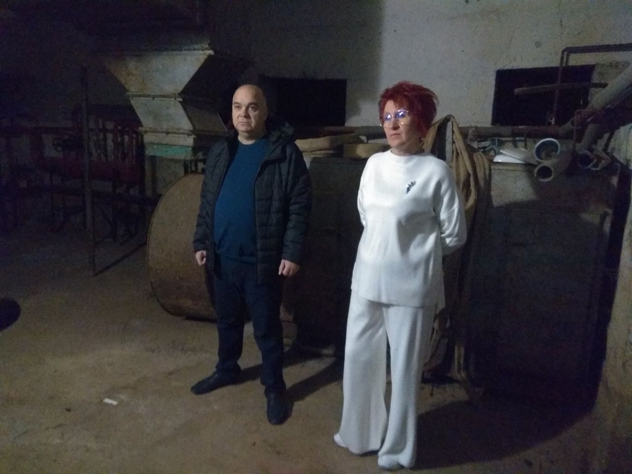 Підвальне приміщення у «Світлячку». Навряд чи батьки хотіли б, що їхніх дітей туди завели під час повітряної тривоги.