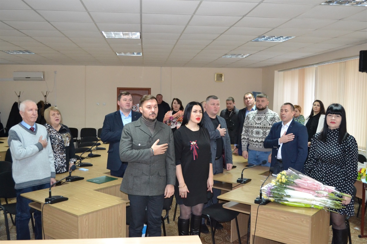 Розпочали урочистості з Гімну.