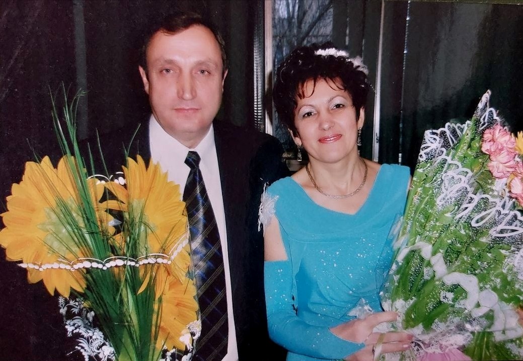 Молоді та щасливі Рожки в день свого срібного весілля.