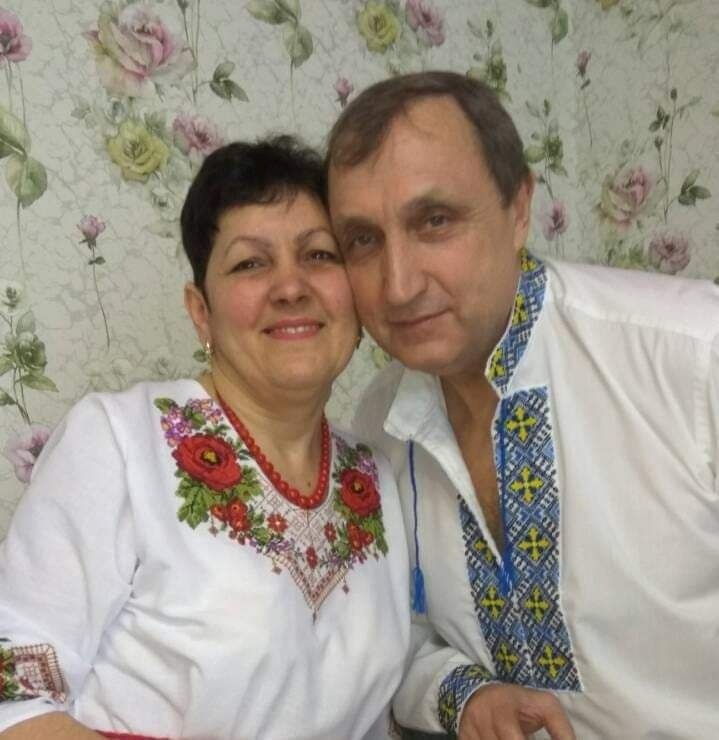 35 років подружнього життя святкували у вишиванках. Гостей український дрес-код теж стосувався.