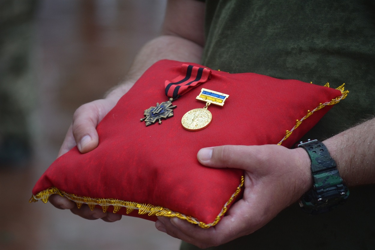 Нагрудний знак Дениса Садчука