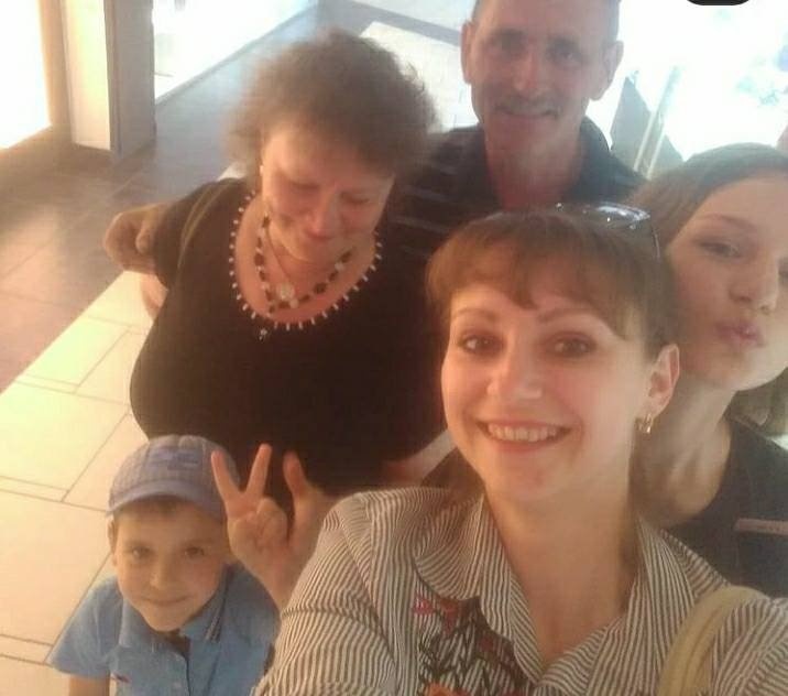 Тетяна Марвінецька з дітьми та батьками