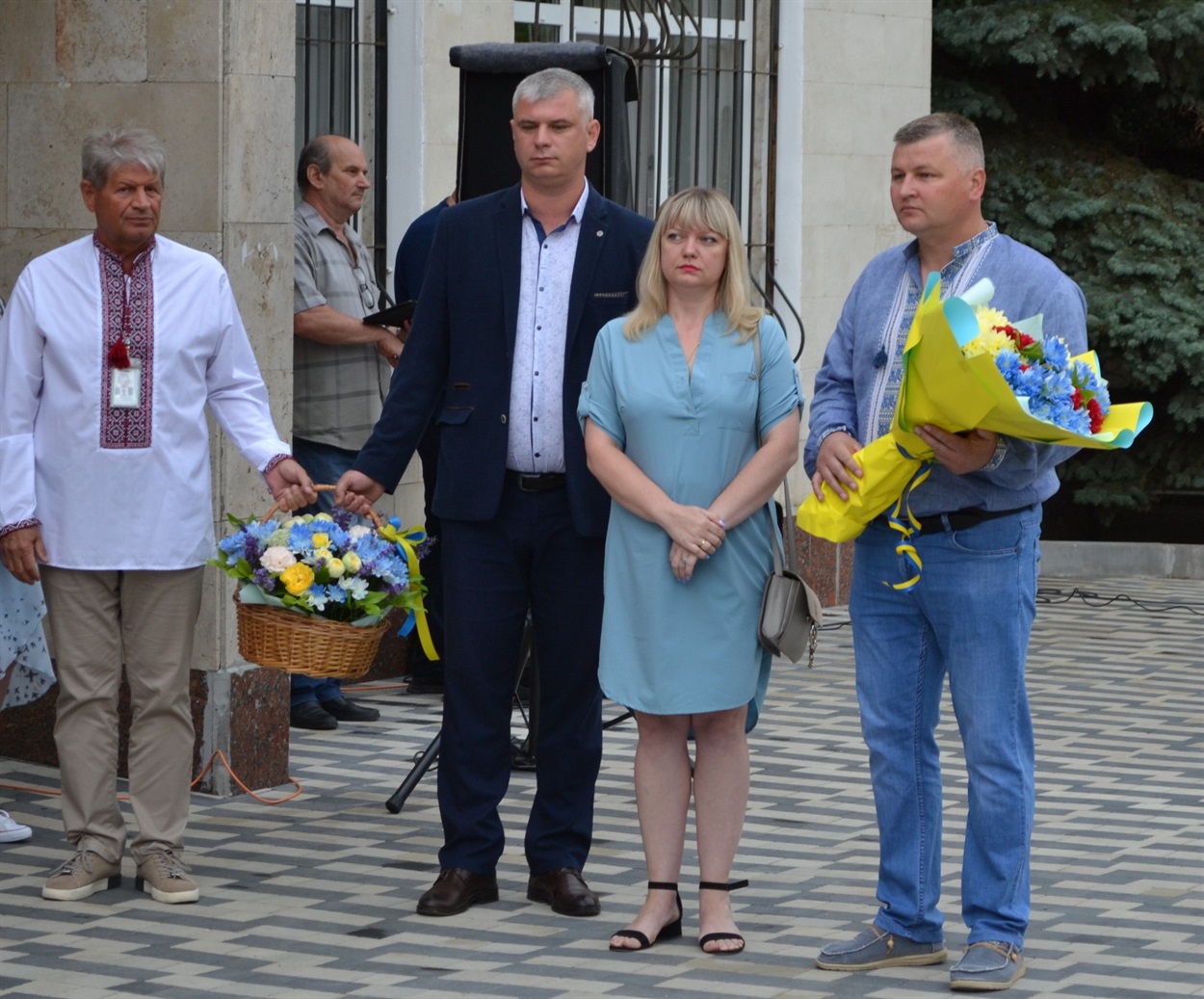Процесія рушила на меморіальний комплекс, щоб покласти квіти 