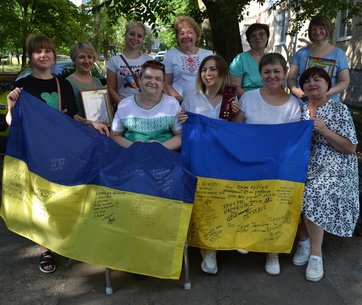 Дружна жіноча команда «Вітамінні смаколики для наших Соколиків»