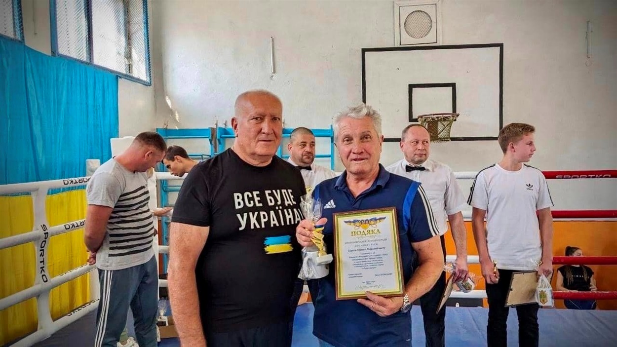 Тренери южноукраїнських боксерів: Микола Борець та Геннадій Колеснік.