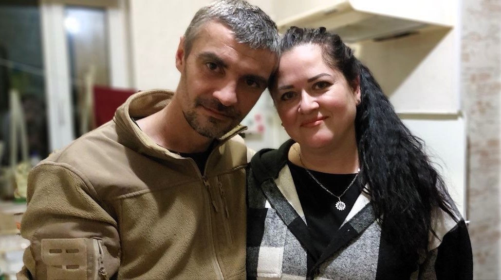 Військовослужбовець Ігор Мудрих нарешті обійняв свою дружину