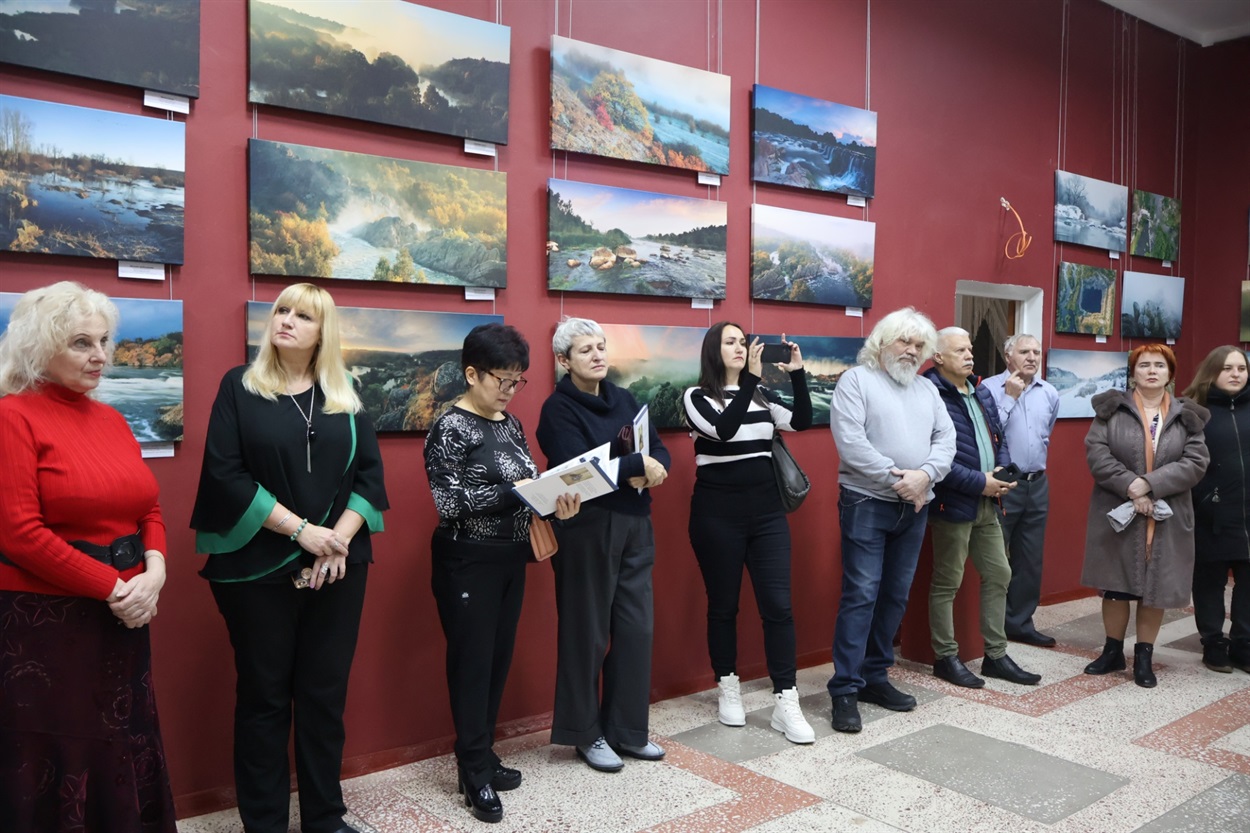На вернісажі зібралися южноукраїнські поціновувачі образотворчого мистецтва