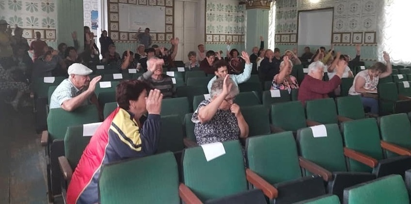 Так мешканці громади збираються та вирішують нагальні питання
