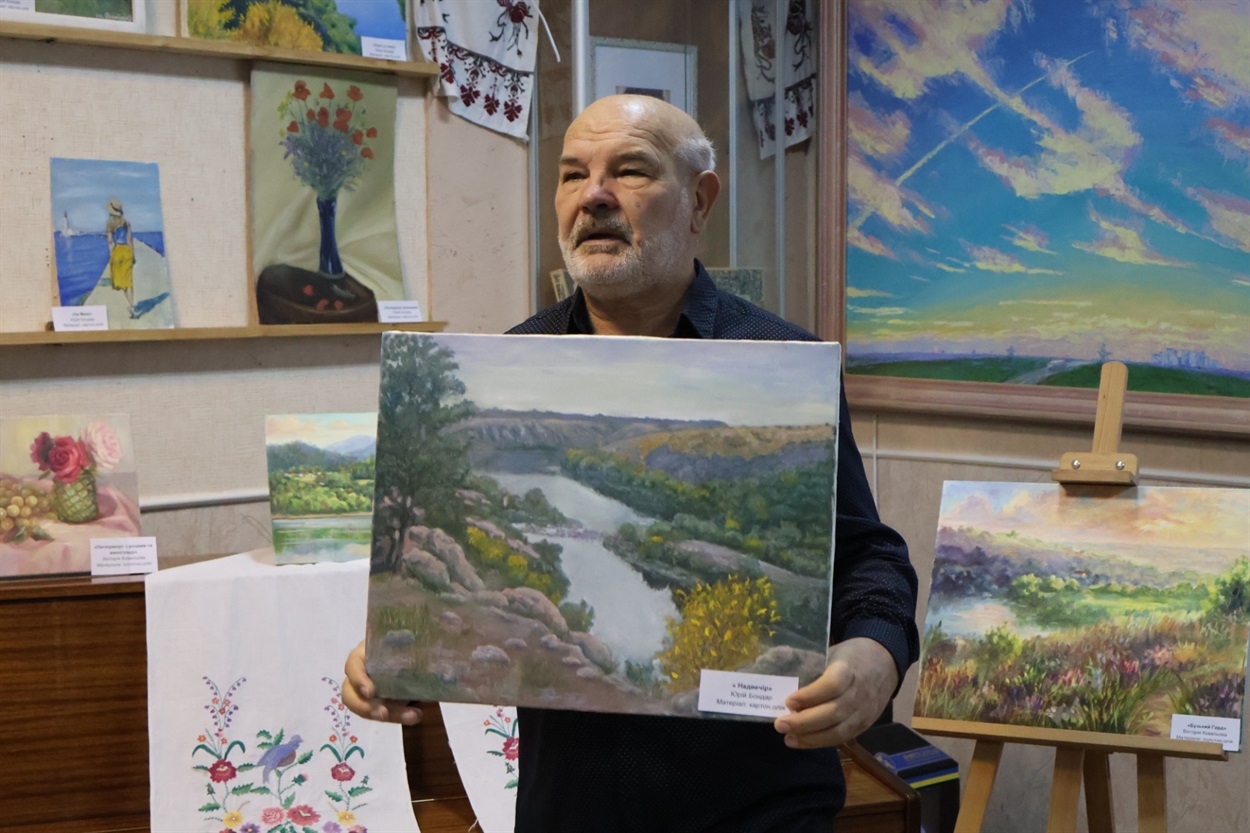 Богдан Грицевич став власником однієї з картин Юрія Бойка. Він сказав, що це одне з його улюблених місць на скелях Бугу.