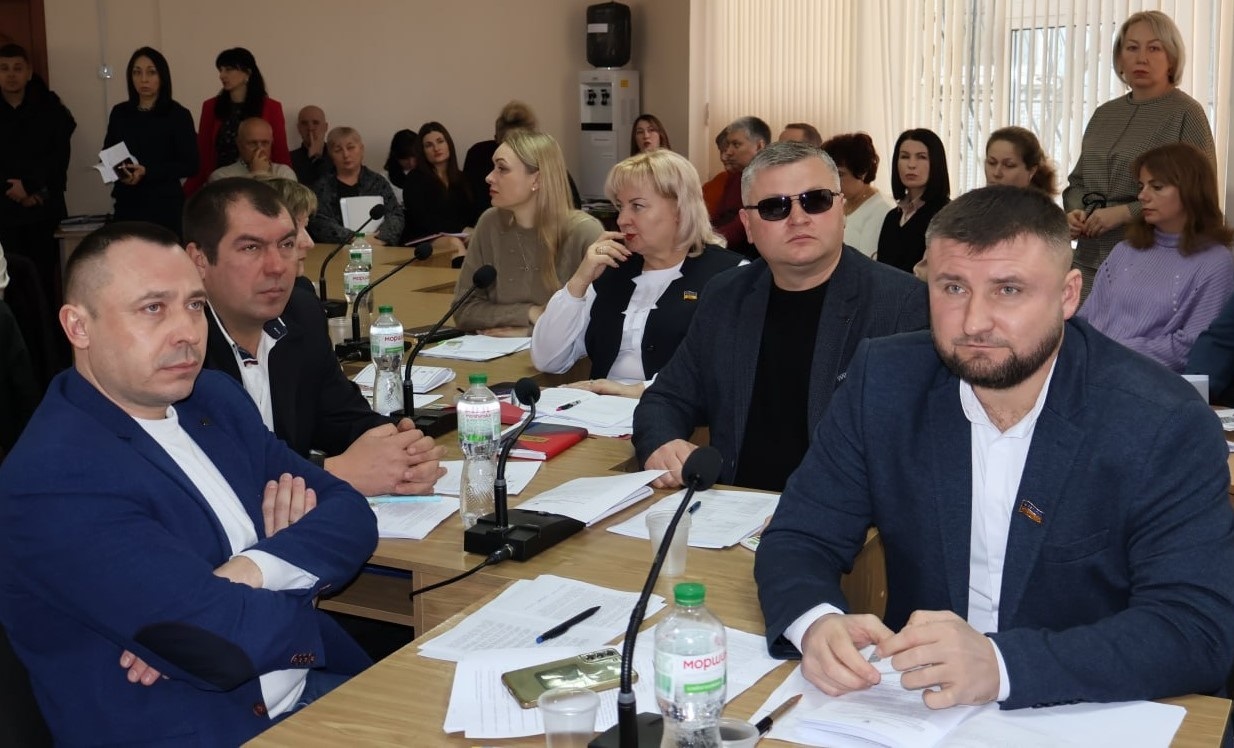 Слуги плідно працюють на благо громади на 43 сесії ЮМР