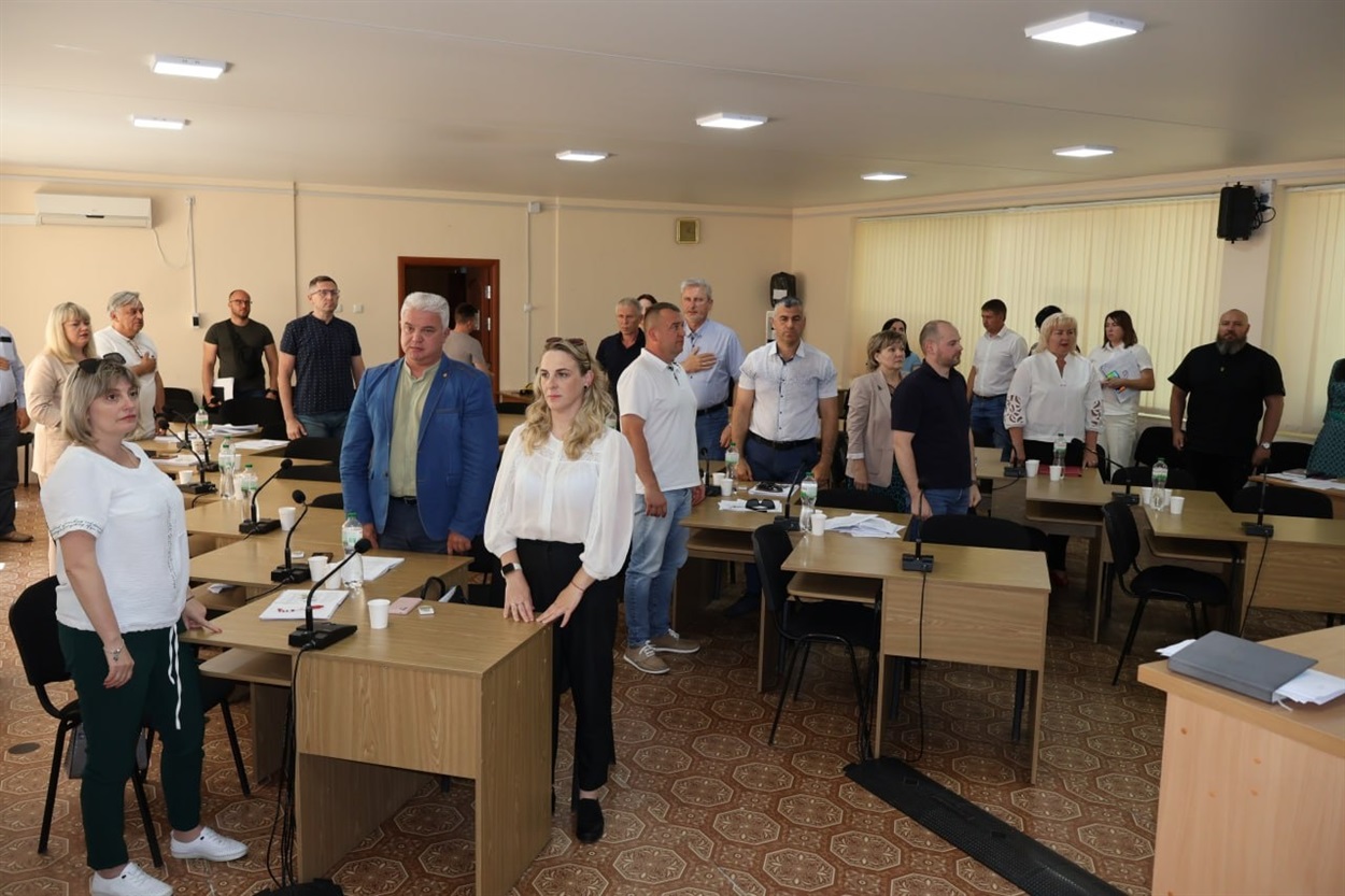 В рядах обранців громади не густо під кінець сесії.