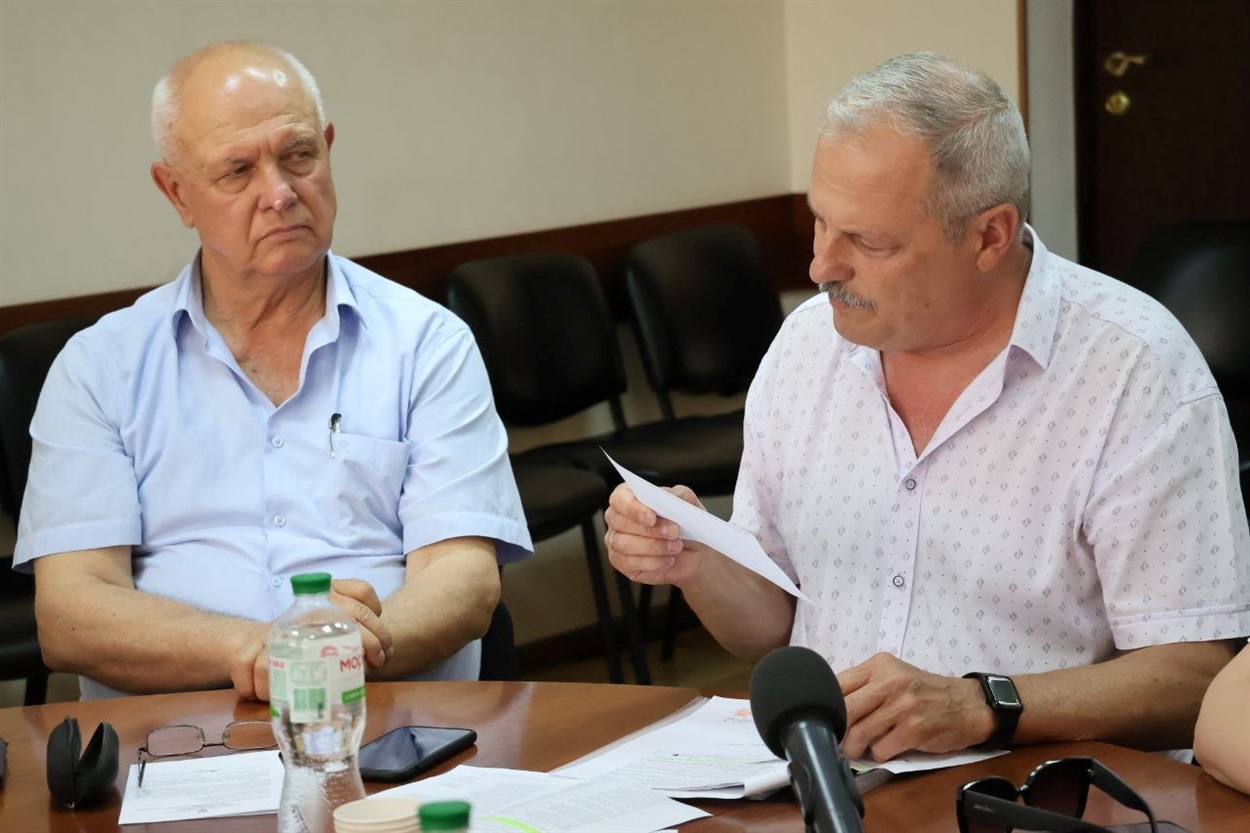 Староста - Олександр Черней та начальник відділу паркування - Юрій Кондратєнков.