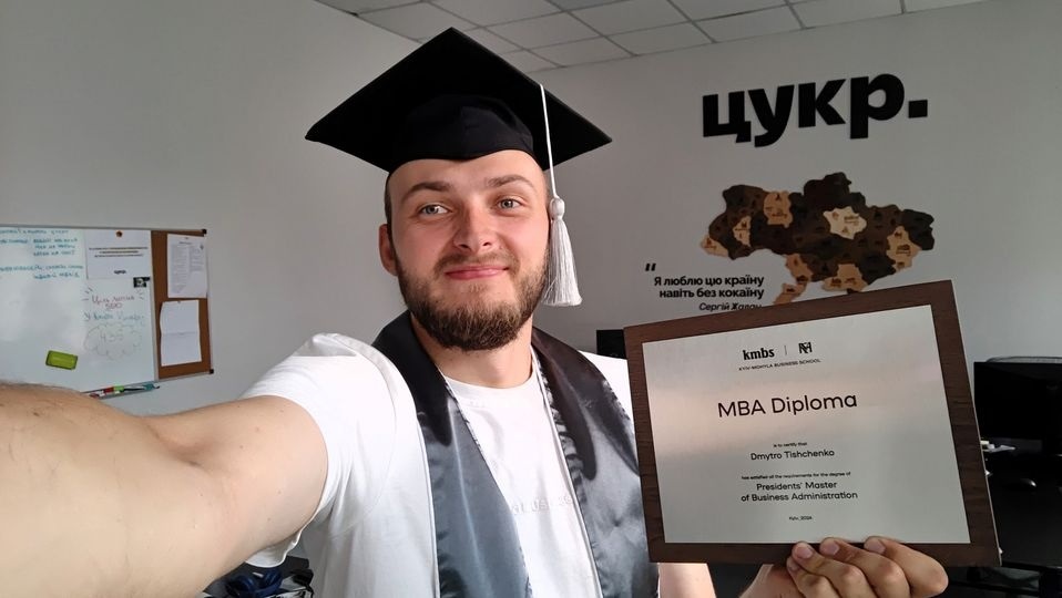 Дмитро Тіщенко ніколи не припиняє навчатися.