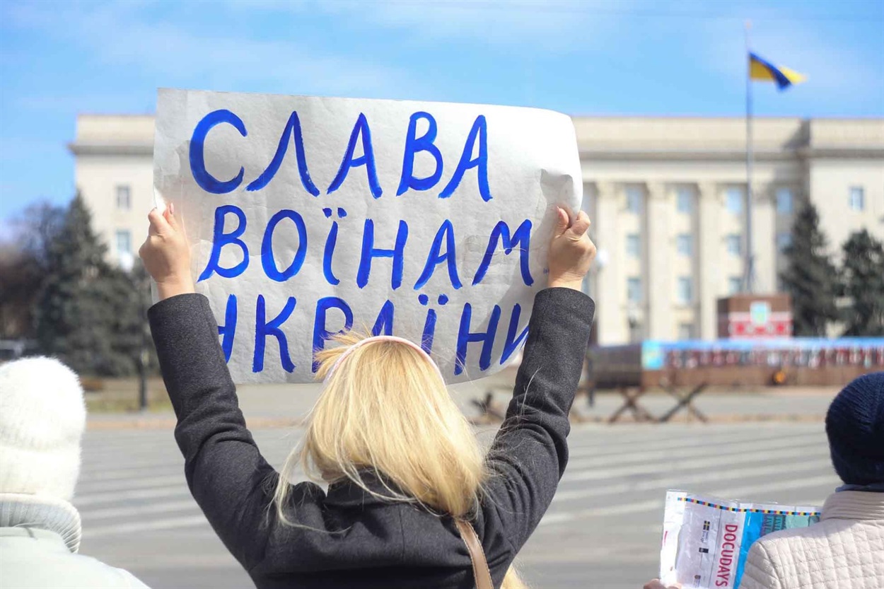 Репортажна світлина з мітингу в Херсоні 2022 рік.