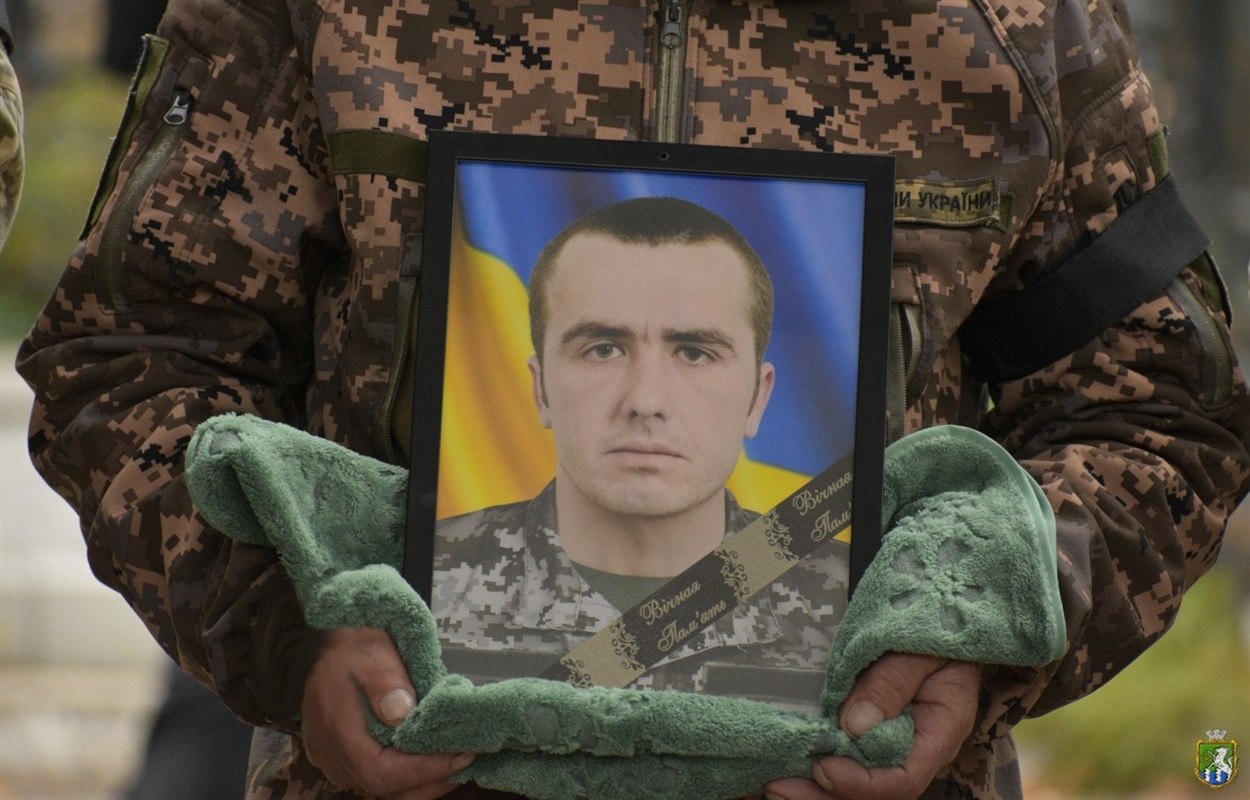 Василь Вознюк народився та виріс в Южноукраїнську.