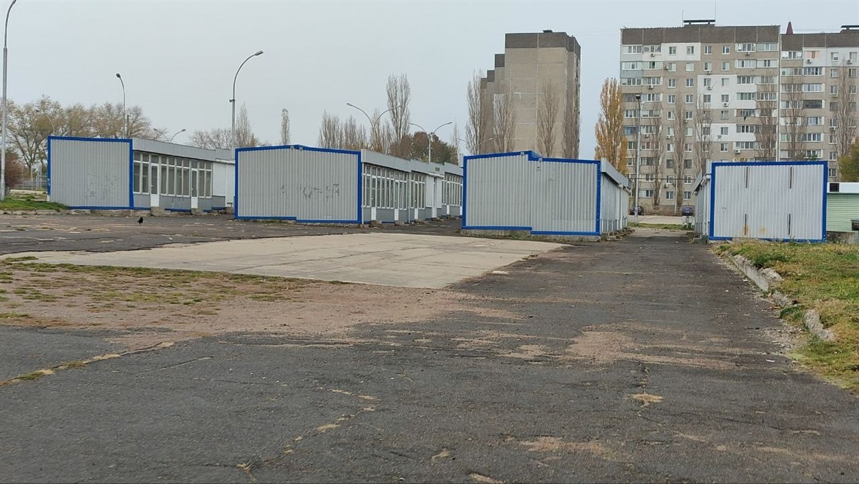 Власники павільйонів й досі невідомі