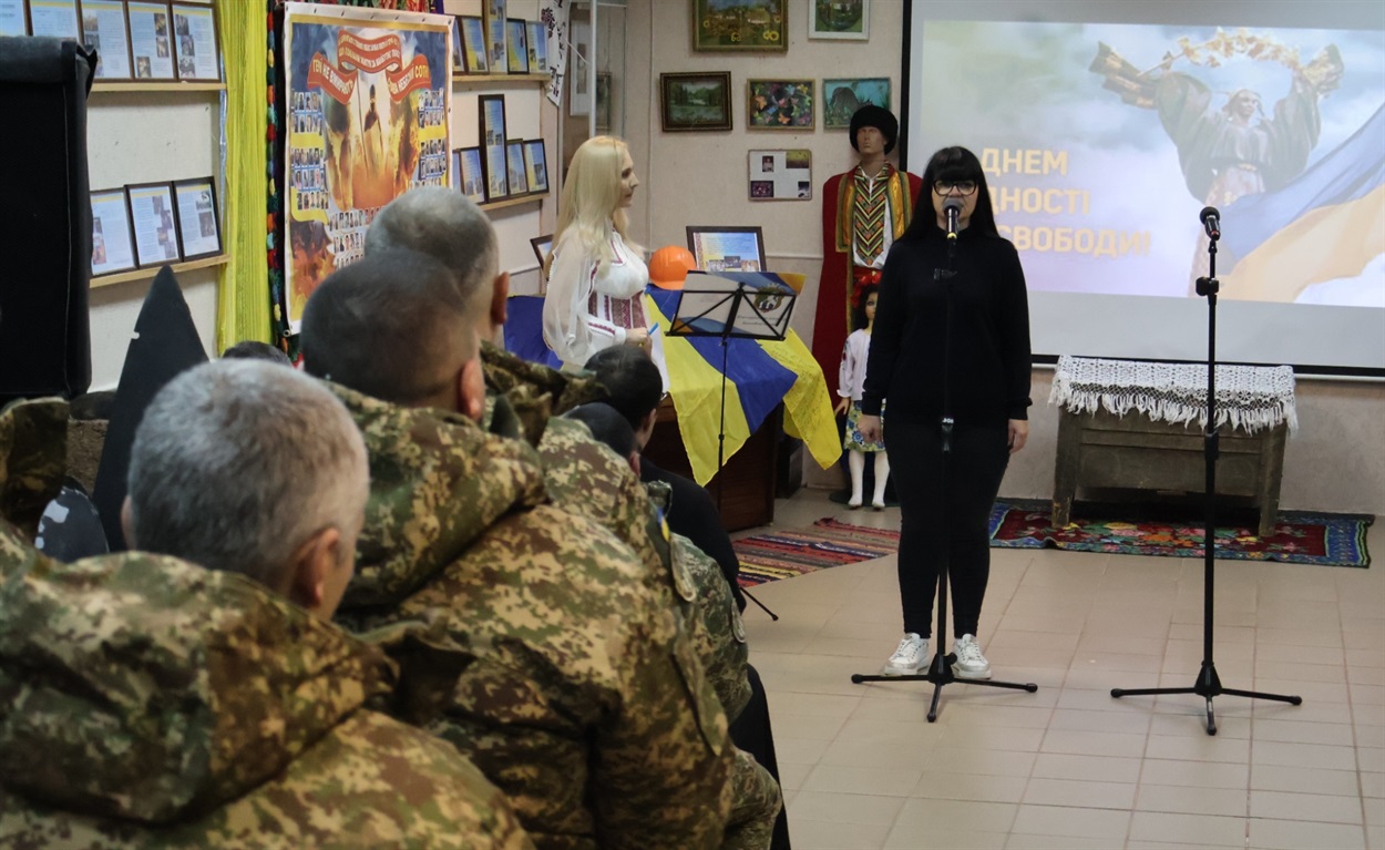 Марія Дроздова привітала всіх з державним святом.