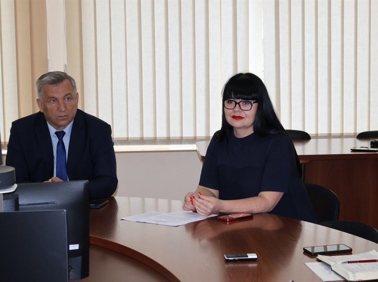 Марія Дроздова та Валерій Онуфрієнко на зустрічі-обговоренні у квітні 2024 року.