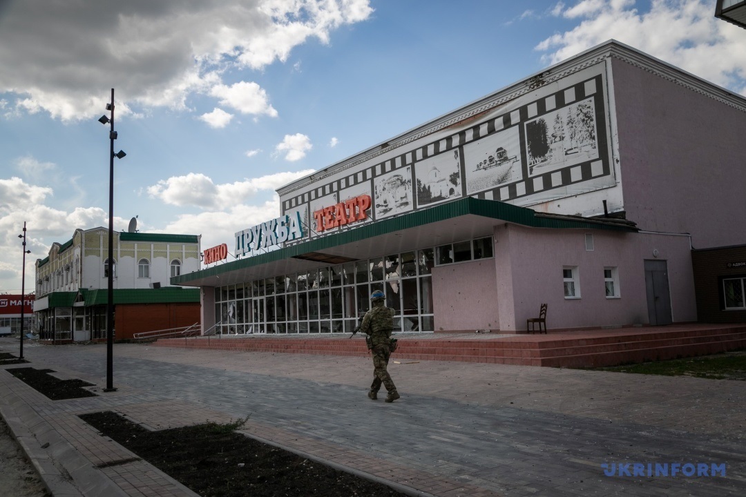 Центр міста Суджа. Фото з матеріалу УКРІНФОРМ  «Як живе Суджа – місто, яке нині контролюють українські військові».