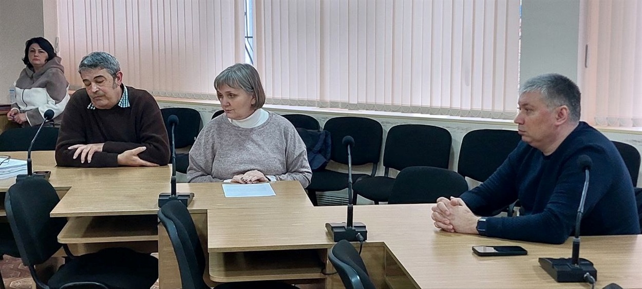 Олег Нестеренко, Тетяна Гончарова та Микола Покрова на засіданні постійної комісії.
