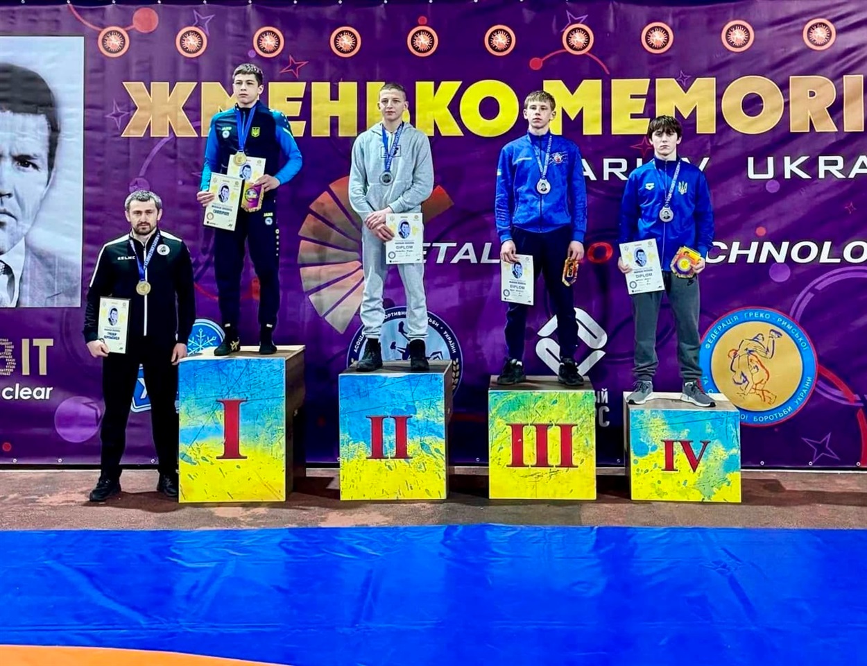 Денис Середин з золотою медаллю після перемоги на турнірі «Жменько Memorial - 2025» у Вінниці.