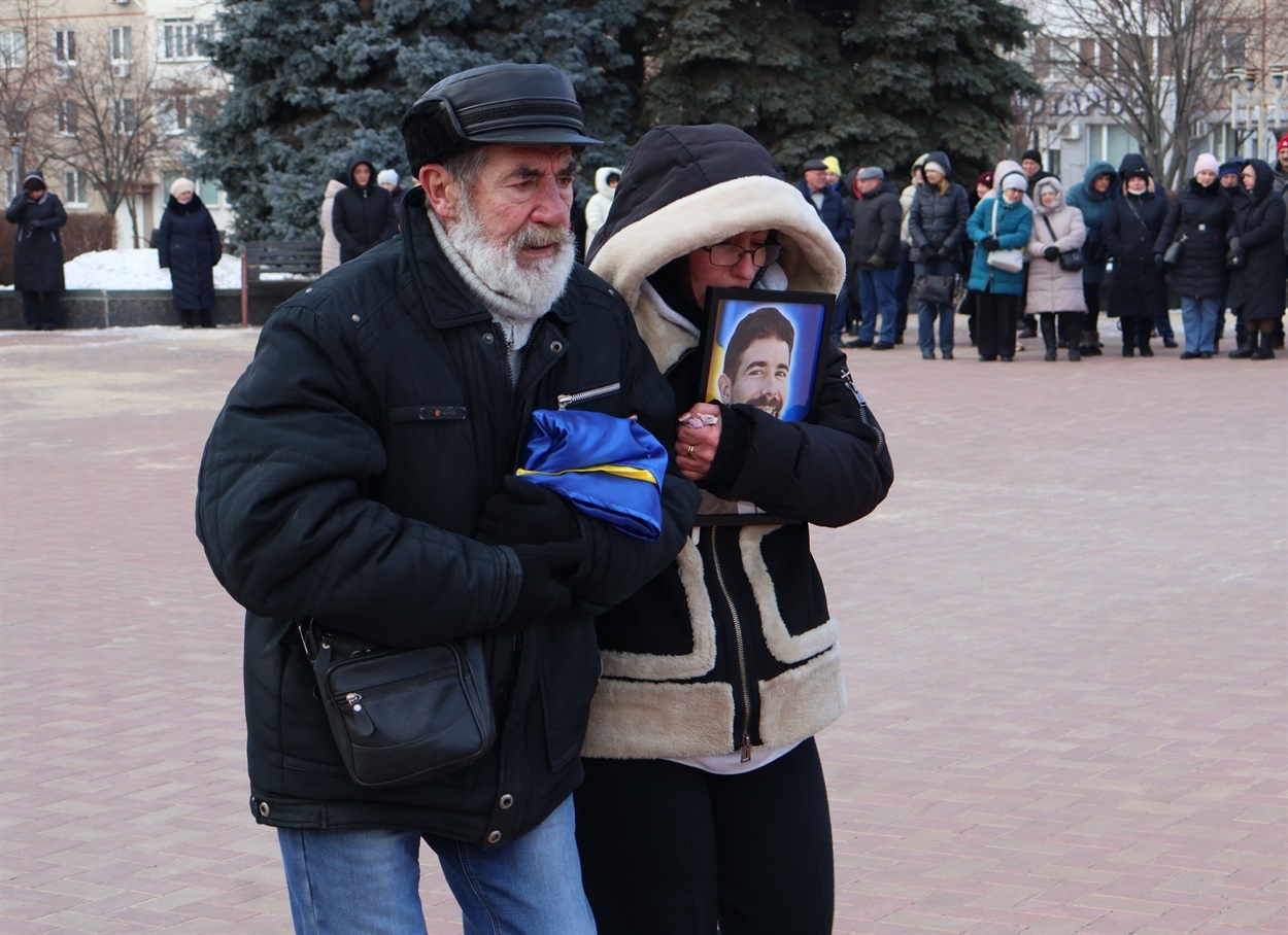 Згорьовані родичі загиблого українського захисника Антона Дорощенка.