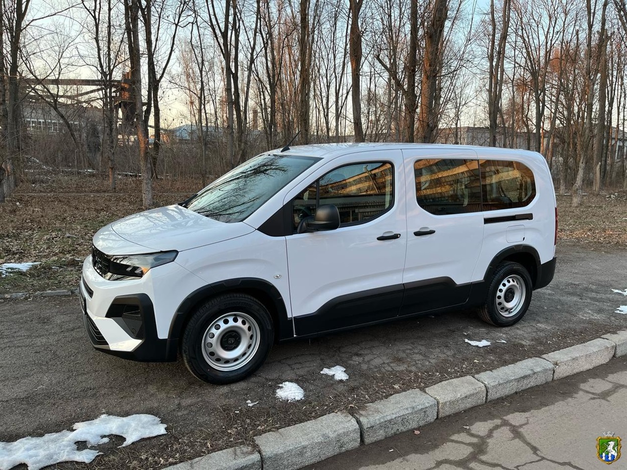 Новий автомобіль мобільної бригади соціально-психологічної допомоги для реагування на випадки насильства
