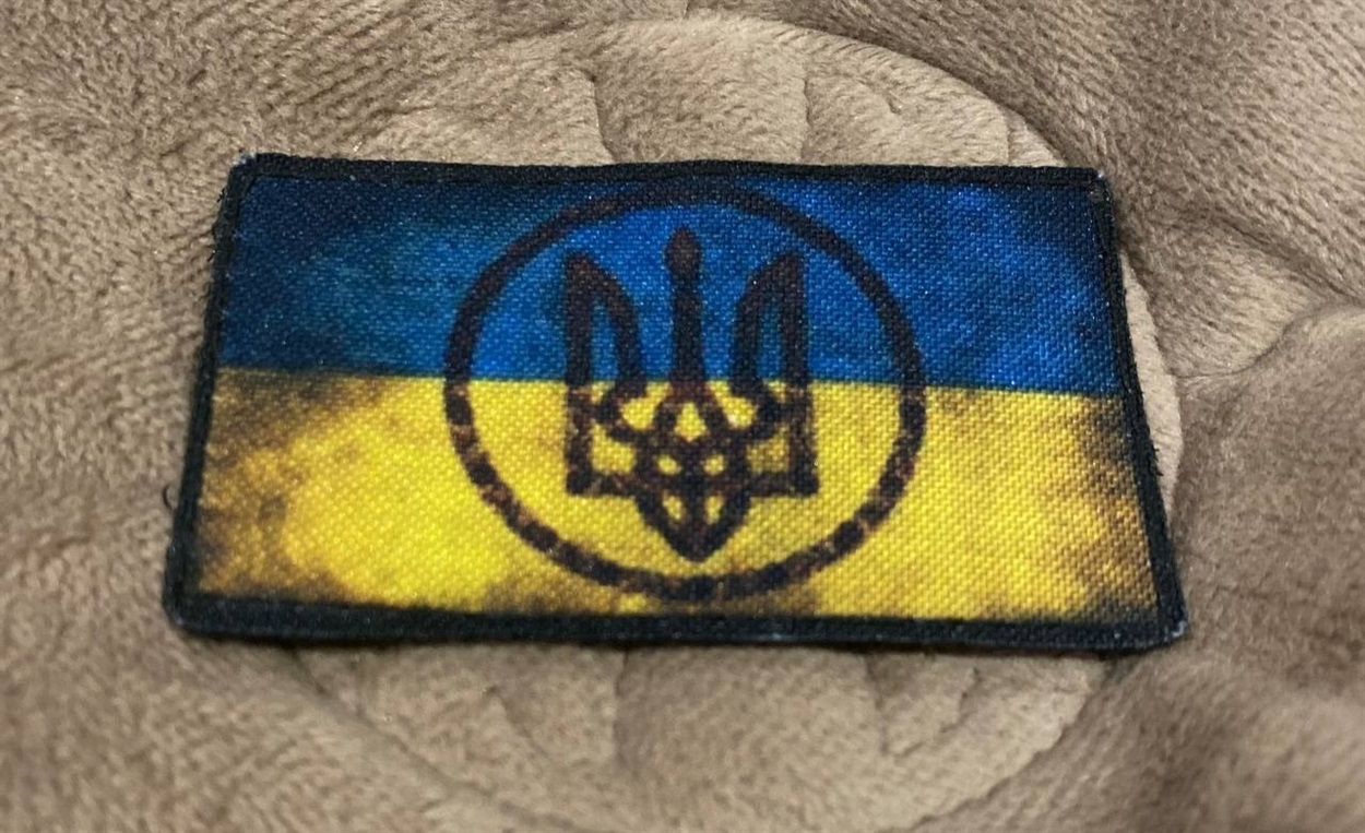 Це легендарний шеврон, який пройшов бойові дії в Маріуполі та пекло полону. Протягом року з ним я повернувся до дому …