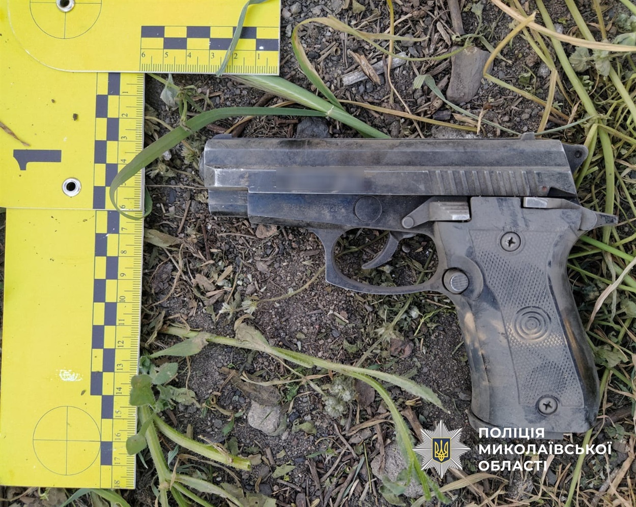 Зброя, яку долучили до справи після трагедії.
