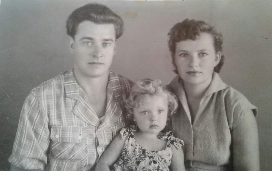 Григорій та Ольга Кравець з донькою Світланою.