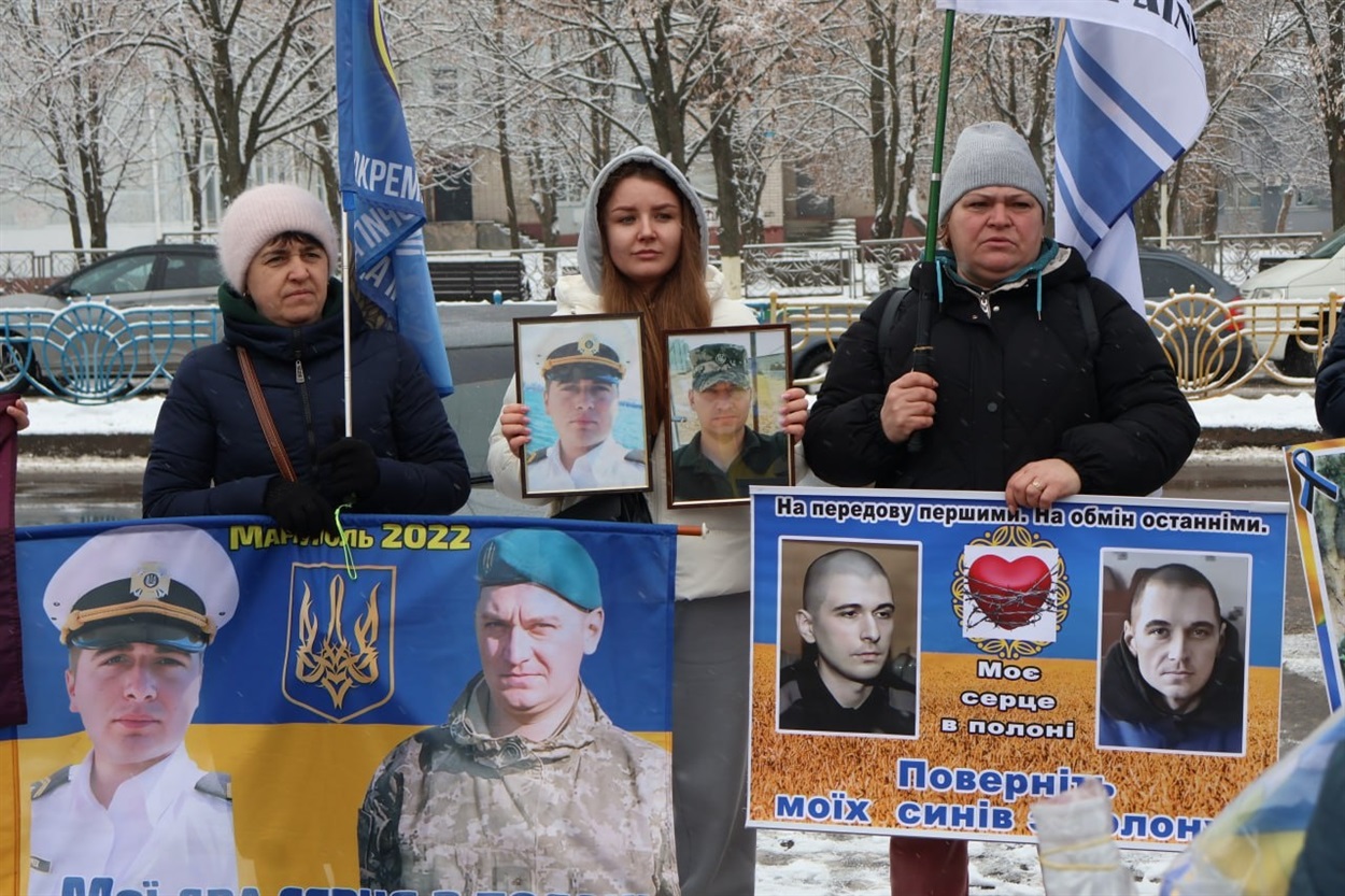 Акція на підтримку військовополонених і зниклих безвісти. Світлана Жерміль з підтримкою.