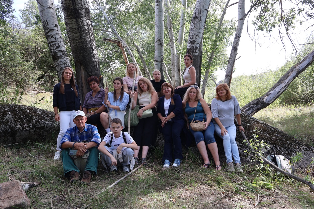 Спільне фото на згадку в одному з найкрасивіших місць острова Великого.