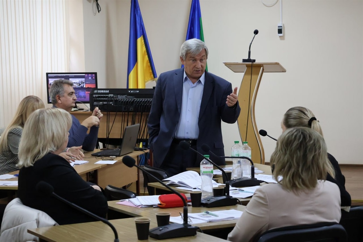 Робочі моменти під час 65 сесії Південноукраїнської міської ради.